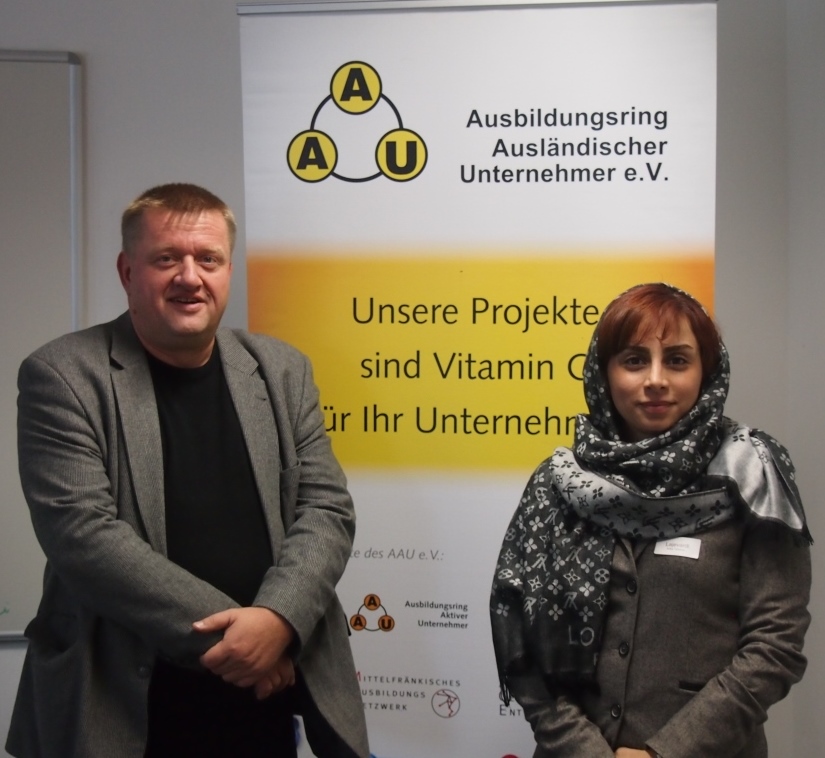 Frau Lajevardi mit dem XeneX Senior Consultant Rainer Aliochin (AAU e.V.)